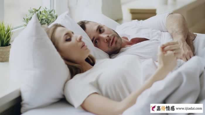 中年出轨女人的义无反顾：婚姻中没有爱能忍，没有尊重不能忍_情感