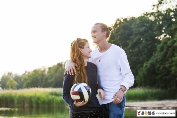 中年女人容易被哪些男人迷倒而背叛自己的丈夫？看看她们都怎么说_情感