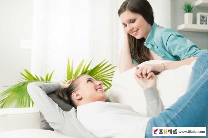 女人与多个异性保持暧昧关系，会有的这几个表现_情感