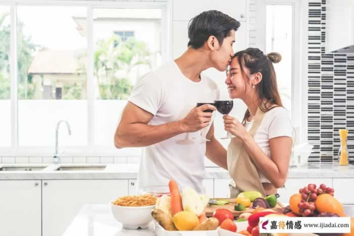 撩四十岁的女人，男人要少说情话多“撩心”_情感