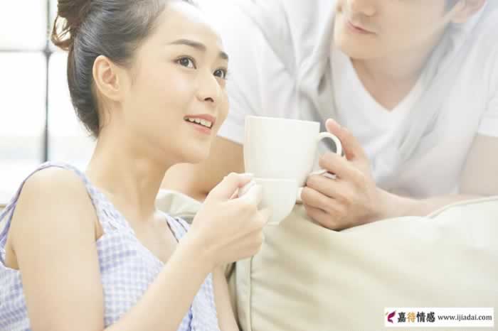 睡觉前，夫妻之间常有的几个小动作，会越来越恩爱_情感