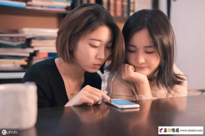 两性情感，一个女人对你有这三种表现，那么就是爱到骨子里了_情感