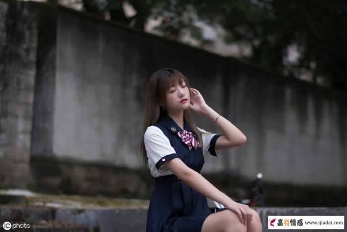一个有钱，一个有颜值，两个女人你会怎么选？男人也一样现实_情感