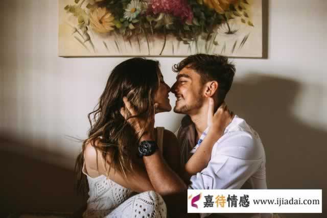 和女人聊天，男人用这样的开头白，成功撩动女人心_情感