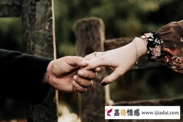 和女人聊天，男人用这样的开头白，成功撩动女人心_情感