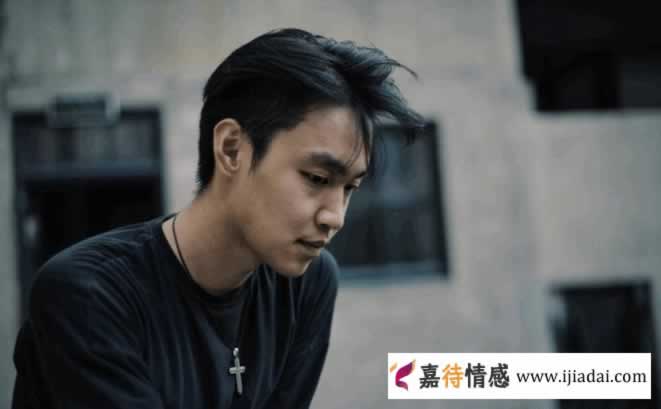 男士放不下一段感情，会有这5大表现，看了感觉心很痛_情感