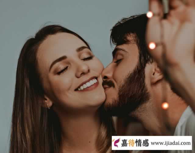 中年男女一起，只关注这些的女人，并不是真的爱你_情感
