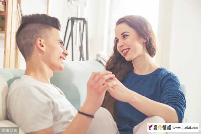 女生的这些“身体语言”，往往说“不要”其实是“要”_情感