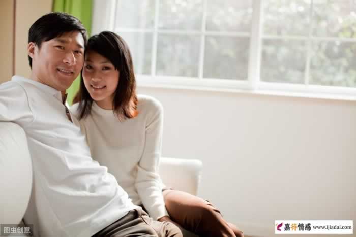 有的男人没钱没工作，身边却从不缺女人？_情感