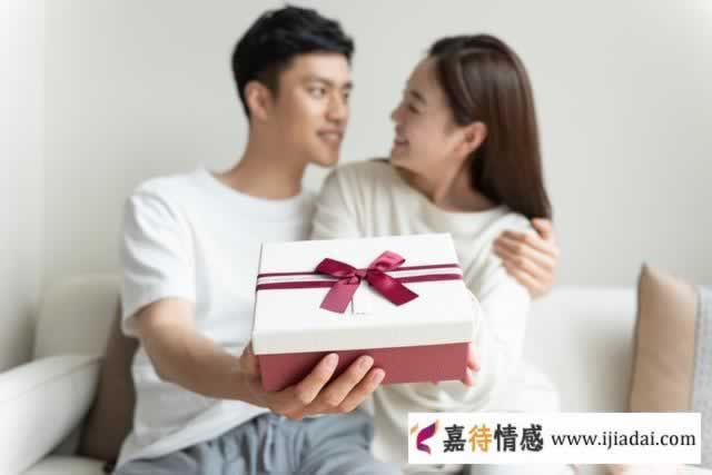 男人在意女方跟前任同居过的深层问题是什么？_情感