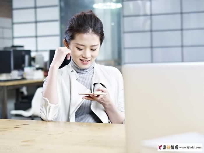 女人要明白：男人不回复你的信息时，做好这三点才“有效”_情感