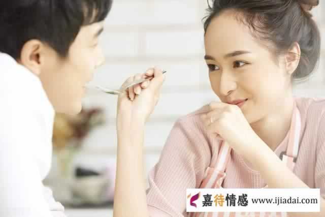 两性交往中，男人对你有这3个表现，说明不是真爱你_情感