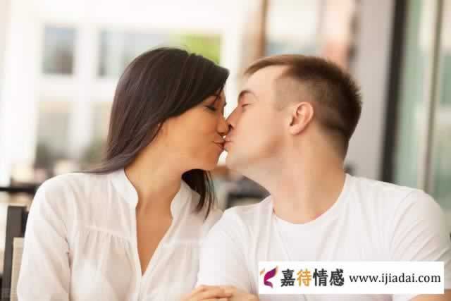 两性交往中，男人对你有这3个表现，说明不是真爱你_情感