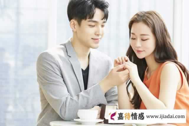 男人发“想我了吗”，聪明的女人不会回“当然想”，而是说这4句_情感