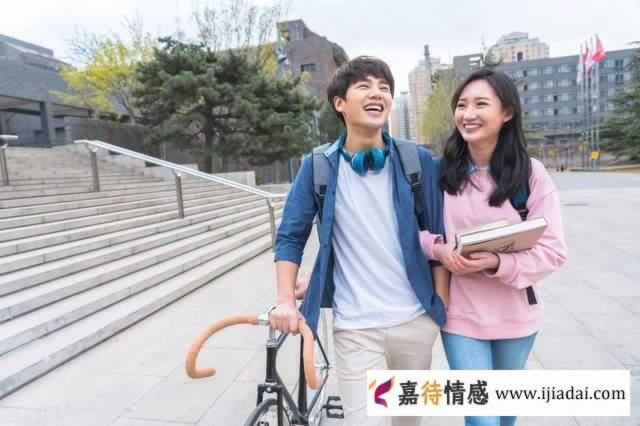 男人要知道：女人“不拒绝”你这3件事，或是对你“动情”了_情感