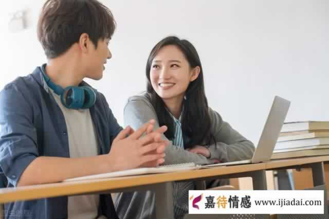 男人要知道：女人“不拒绝”你这3件事，或是对你“动情”了_情感