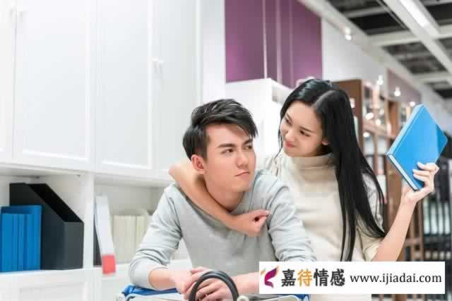 男人要知道：女人“不拒绝”你这3件事，或是对你“动情”了_情感