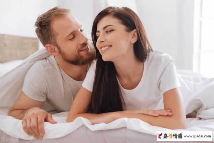女人要知道：男人在家时，对你做这4件事，一定是爱你很深_情感