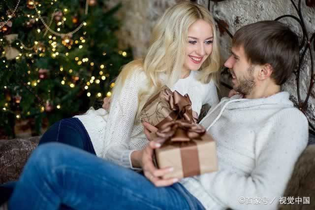 恋爱中女生该不该收男生送的贵重礼物？理性的女生都这么处理_情感