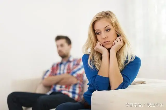 姑娘别犯傻，这样三心二意的男人不值得你执着爱下去_情感