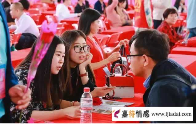 见面四次的网上相亲男怒言不滚床单就分手，几招教你识别网络渣男_情感