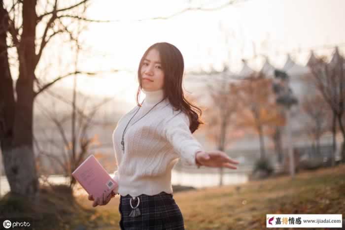 情感专家告诉你：不做傻女人，这样对你的男人值得你爱_情感