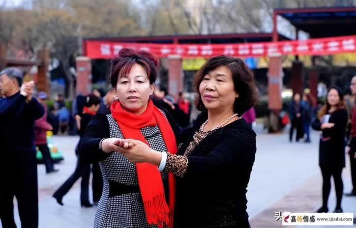 56岁阿姨坦言：和两个男人跳交谊舞后，才知道交谊舞跳不得，怕了_情感