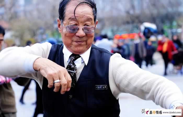 56岁阿姨坦言：和两个男人跳交谊舞后，才知道交谊舞跳不得，怕了_情感