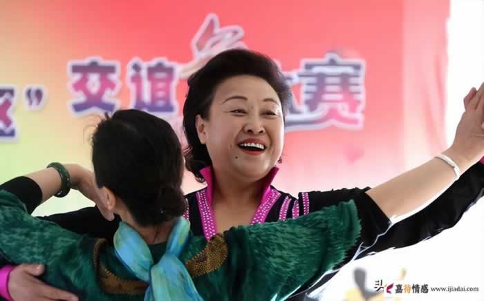 56岁阿姨坦言：和两个男人跳交谊舞后，才知道交谊舞跳不得，怕了_情感