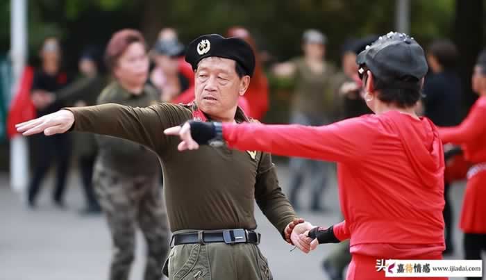 56岁阿姨坦言：和两个男人跳交谊舞后，才知道交谊舞跳不得，怕了_情感