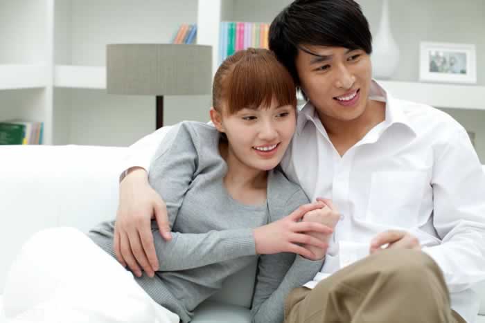 和前男友分手了，爱上前任的共同好友，姐弟恋有希望在一起吗？_情感