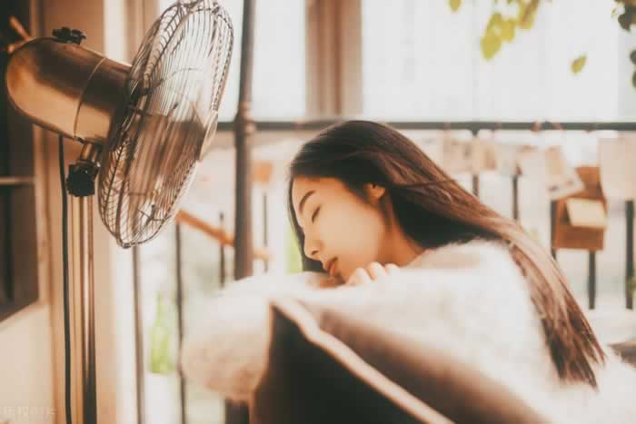 男生为什么可以绝情跟喜欢的女生分手？_情感
