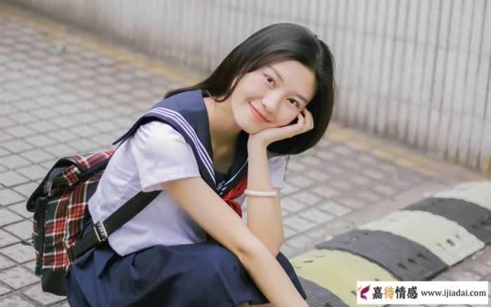 女人被你深深吸引后，往往会有这四种表现_情感