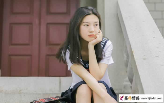 女人被你深深吸引后，往往会有这四种表现_情感