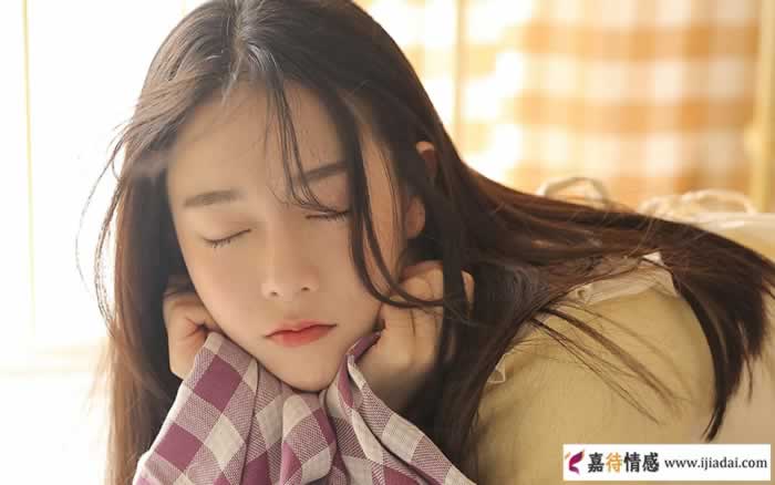 爱你入骨的女人，与嘴上爱你的女人，在爱你时有什么区别？_情感