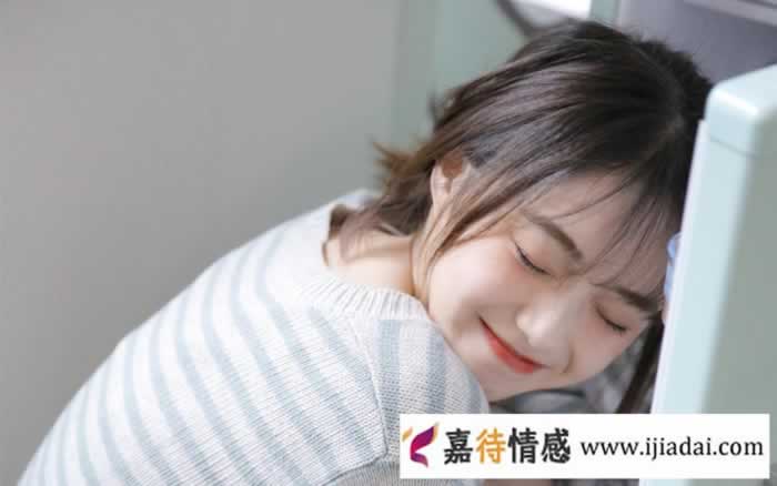 女孩想和你交往的表现 她已经盯上你很久了_情感