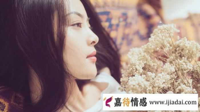 如何通过肢体接触判断女生心理？她主动可不全是要吃你豆腐_情感