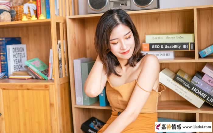 女生挽男生胳膊是主动示爱吗？结局可能会让你失望_情感