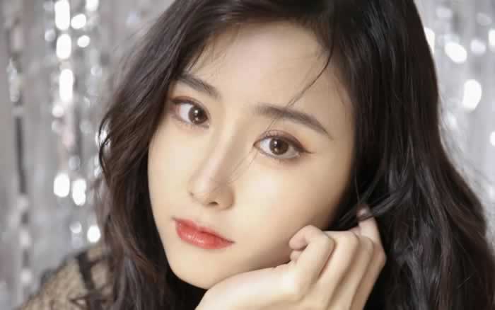 女生主动和你聊哪些话题，说明她对你有意思？_情感