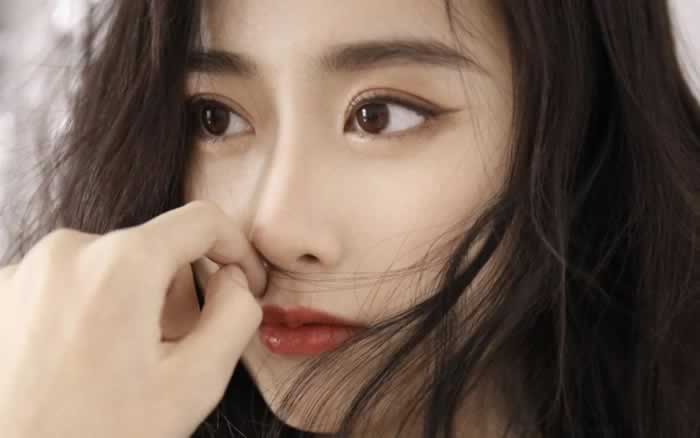 女生主动和你聊哪些话题，说明她对你有意思？_情感