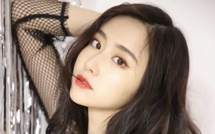 女生主动和你聊哪些话题，说明她对你有意思？_情感