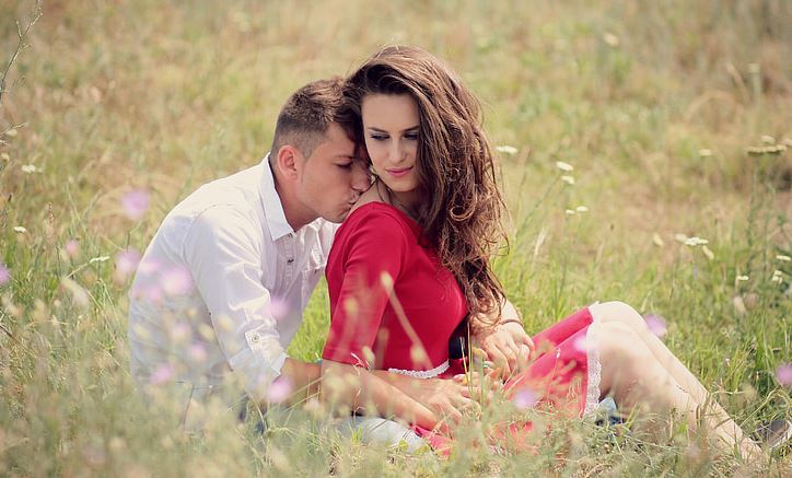 男友老婆不肯离婚，他对我的态度变了，我怎么办？