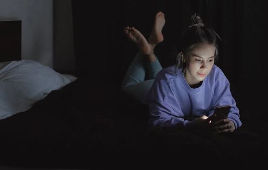 老公出轨后坚持离婚，我不想离，该怎么挽回他呢？