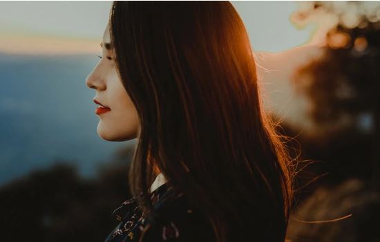 女朋友觉得我不在乎她，跟我分手，怎么挽回？