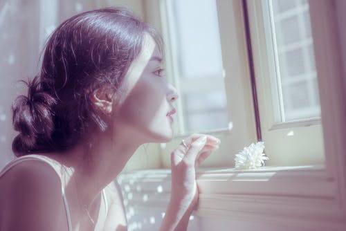 婆婆处处欺负我，老公也不帮我，该怎么改善？