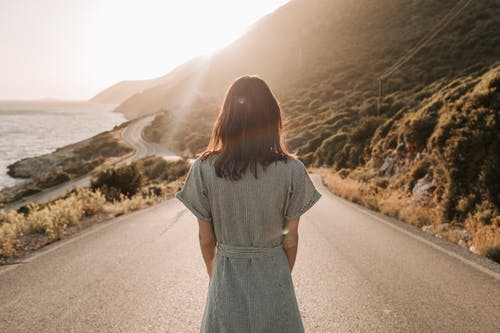 我对女朋友不好，分手后她和我兄弟好上了，怎么挽回？