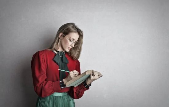 情感咨询：男友年纪比我小，我觉得他太不成熟怎么继续？