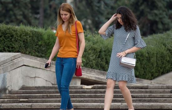 闪婚后悔了，老公老是找我要钱，他是什么居心？