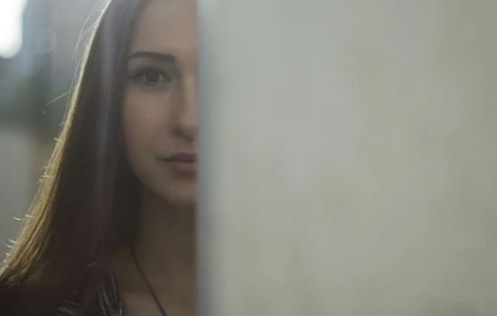 男女关系暧昧，对他有好感，如何增进感情？