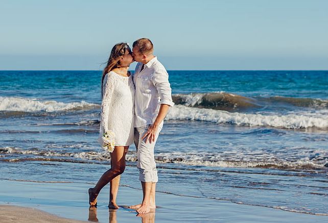 我丈夫是妈宝男怎么办？婆婆很强势，我想离婚